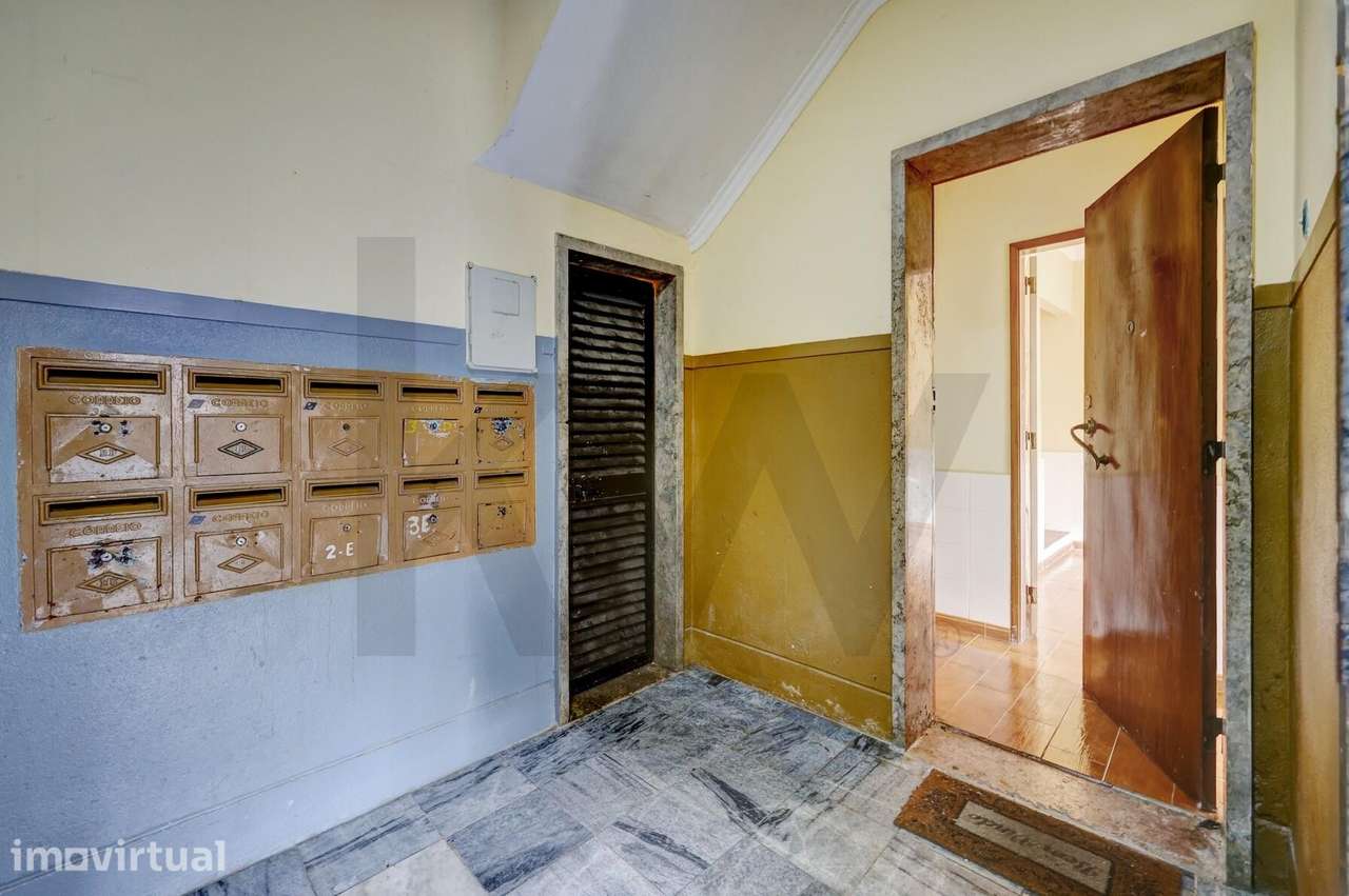 Oportunidade Única de Investimento T2 na Av. Principal – Queluz | Sint - Grande imagem: 2/3