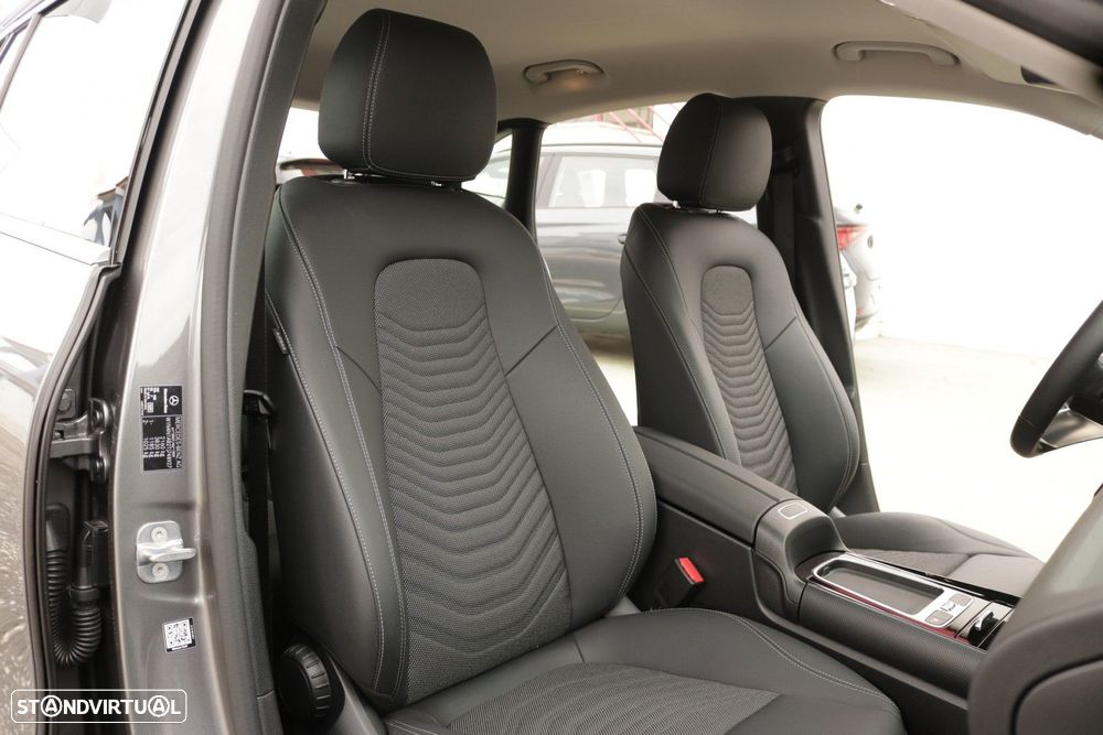 Mercedes-Benz GLA 180 - 21