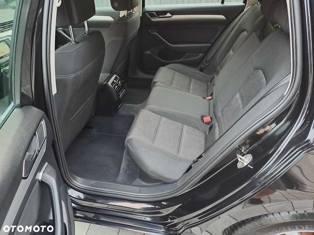 Volkswagen Passat - 14