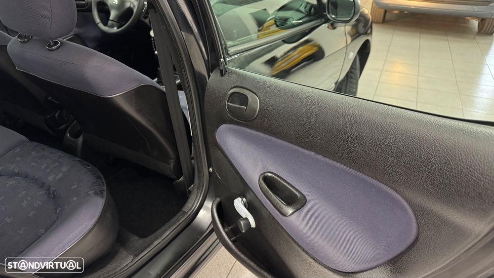 Peugeot 206 1.1 XR - 26