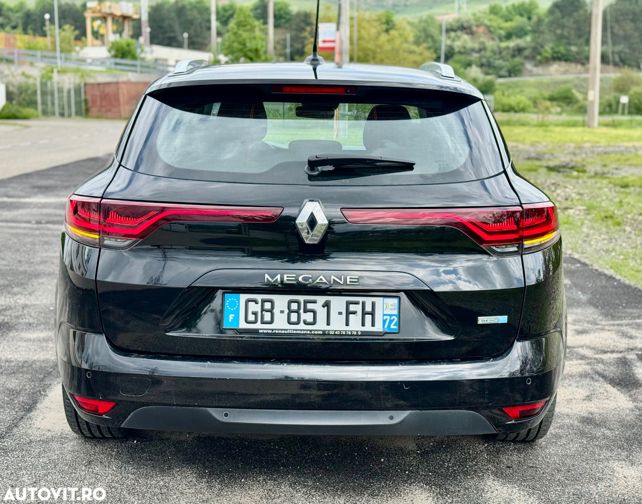 Renault Megane Grandtour E-TECH Plug-in 160 BUSINESS EDITION - 4