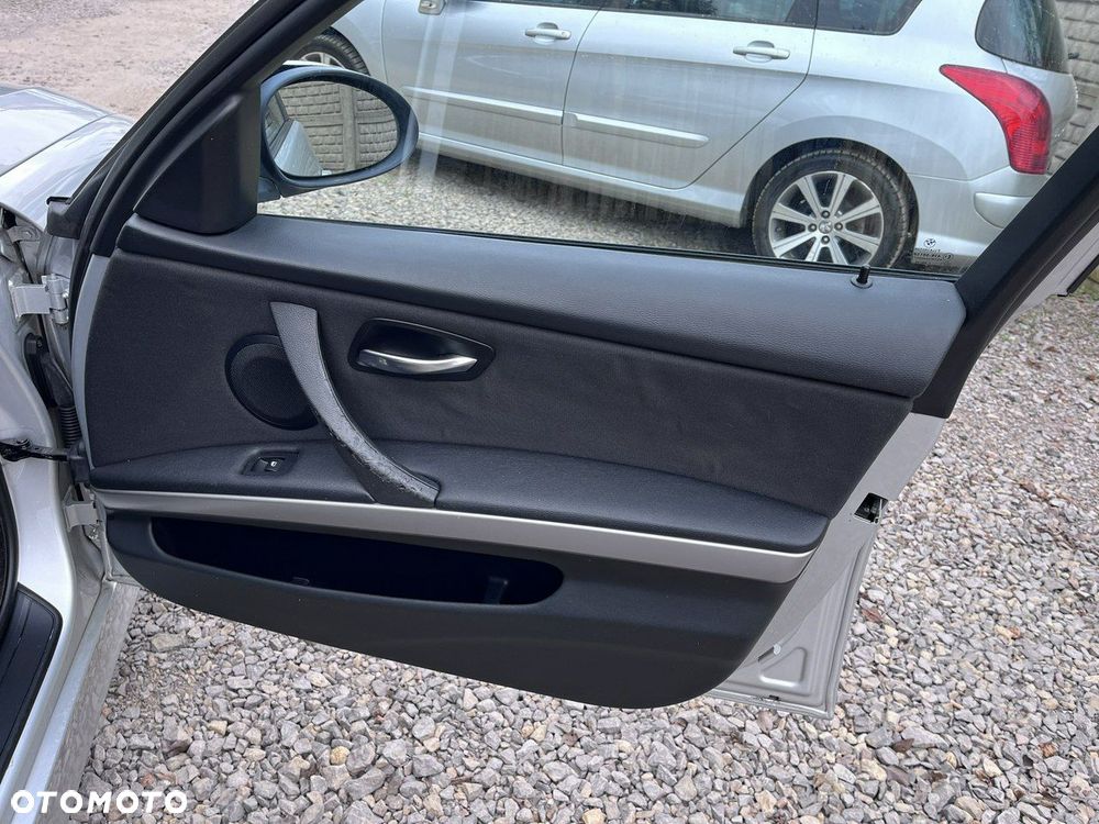 BMW Seria 3 318i - 21