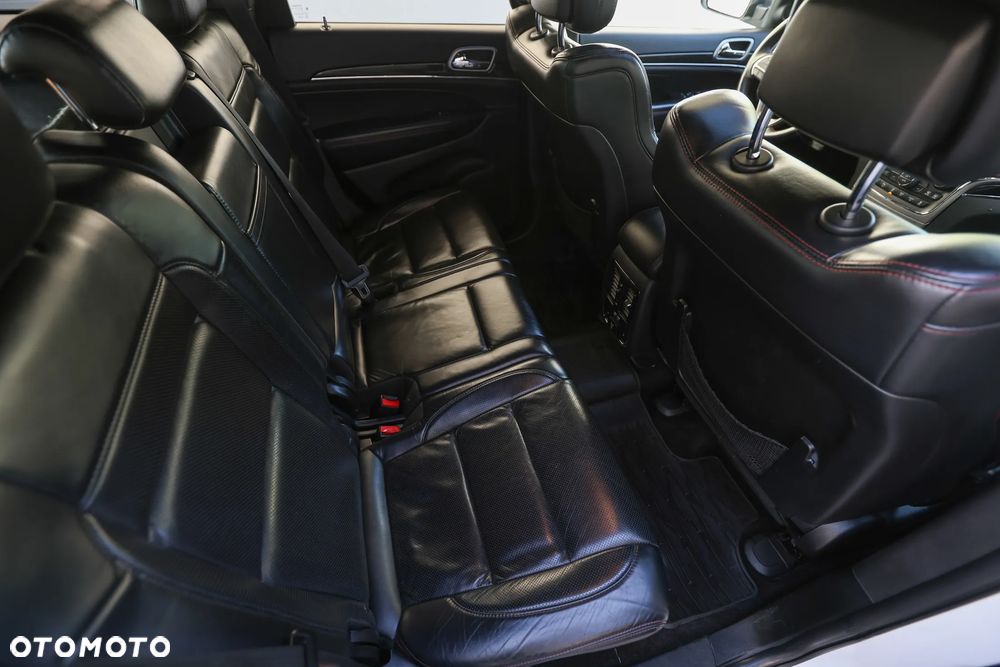 Jeep Grand Cherokee - 25