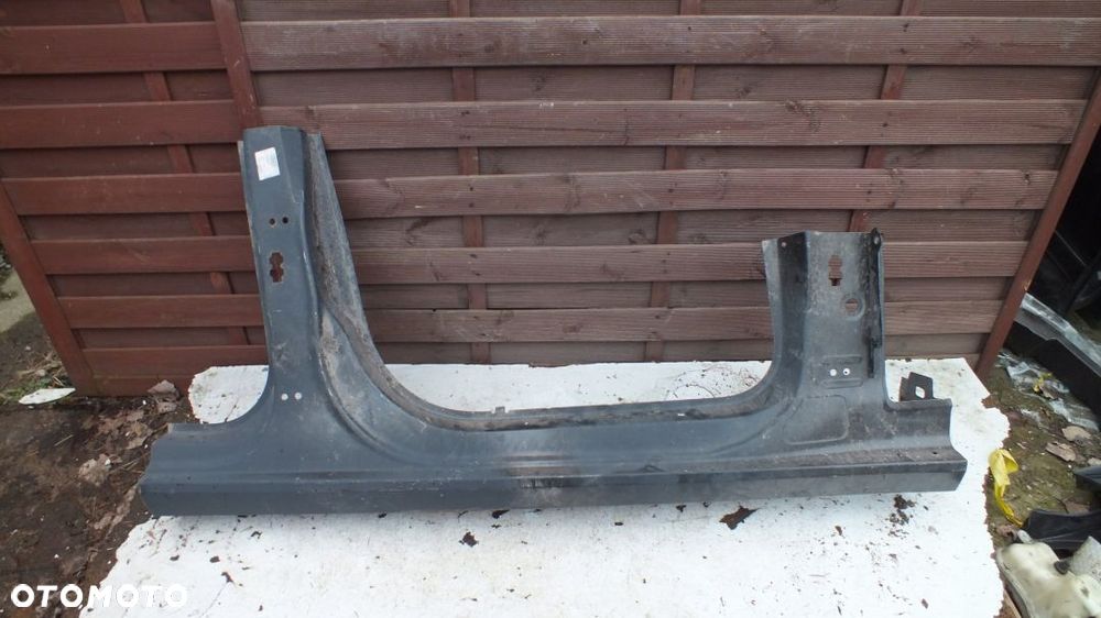 PRÓG PRAWY AUDI A4 8K0809848 - 1