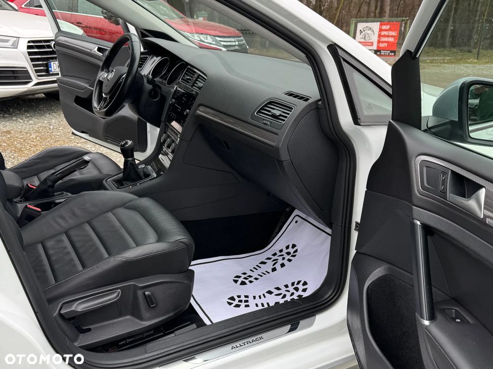 Volkswagen Golf - 27