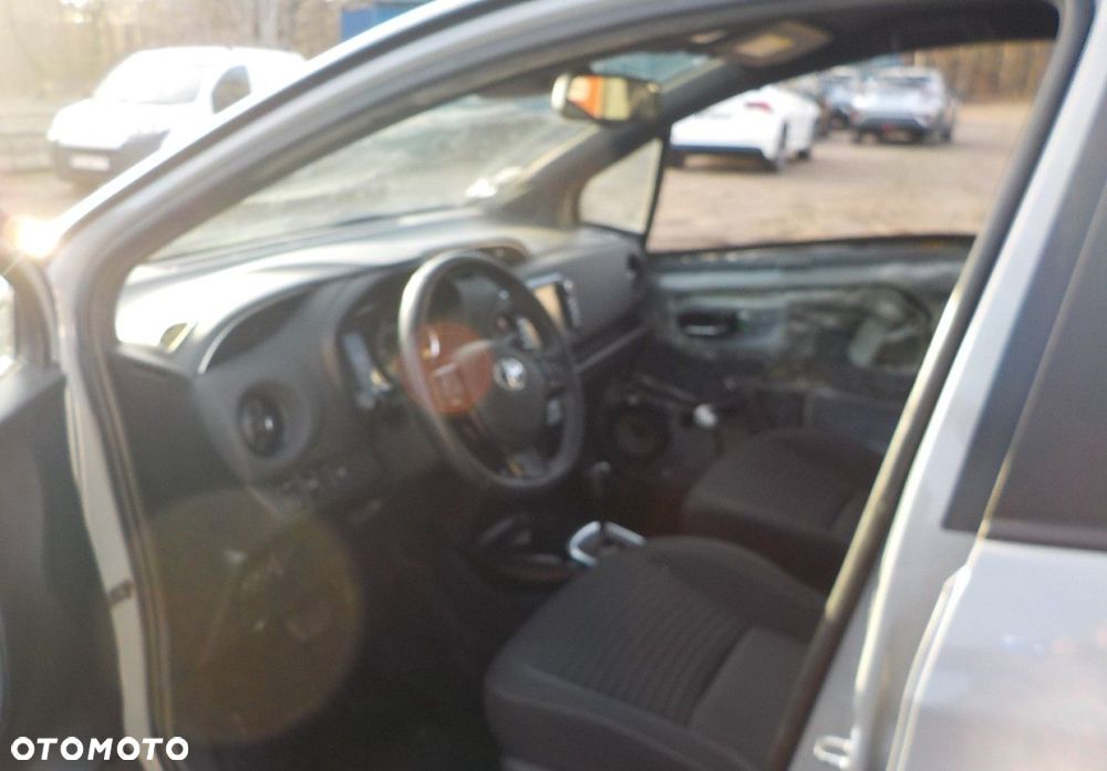 Toyota Yaris - 30