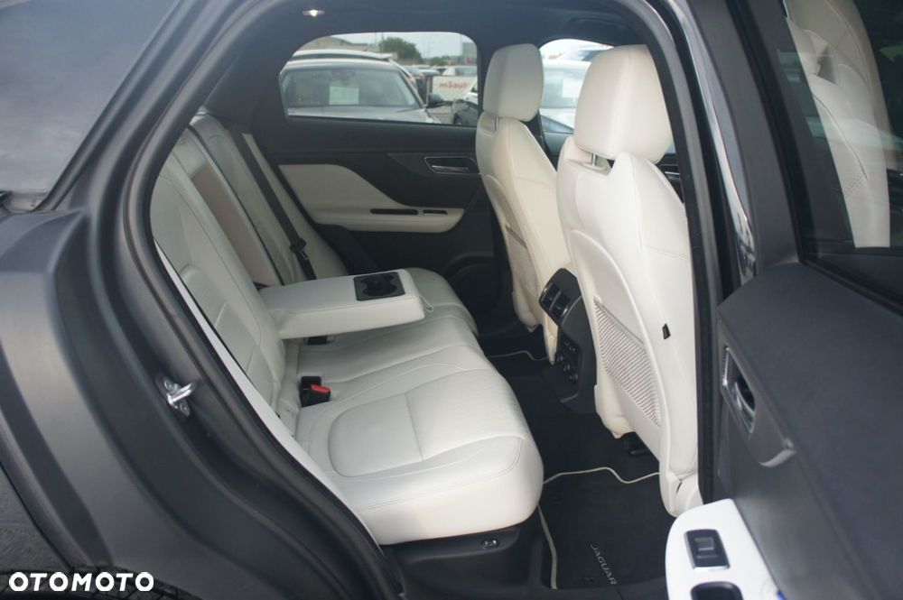 Jaguar F-Pace - 19