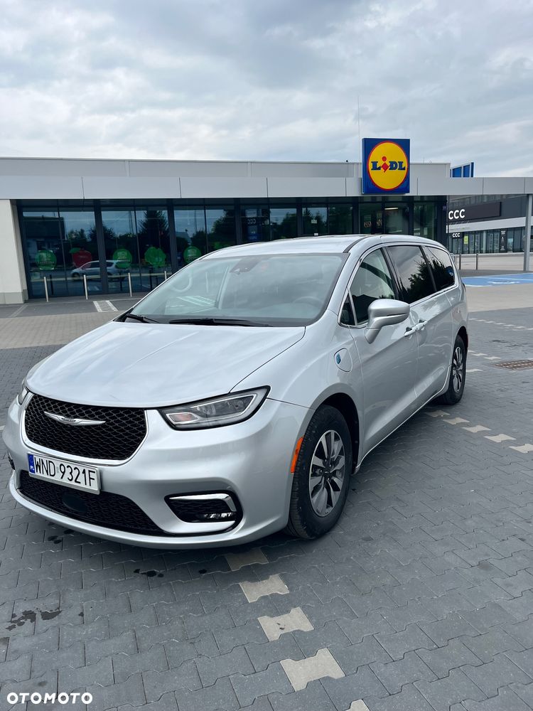 Chrysler Pacifica - 4