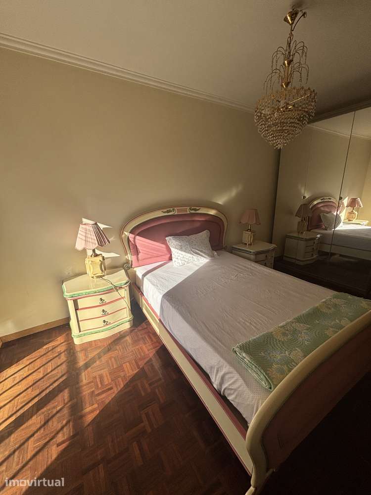 Quarto c/ Varanda Privativa em Mem Martins - Grande imagem: 2/7