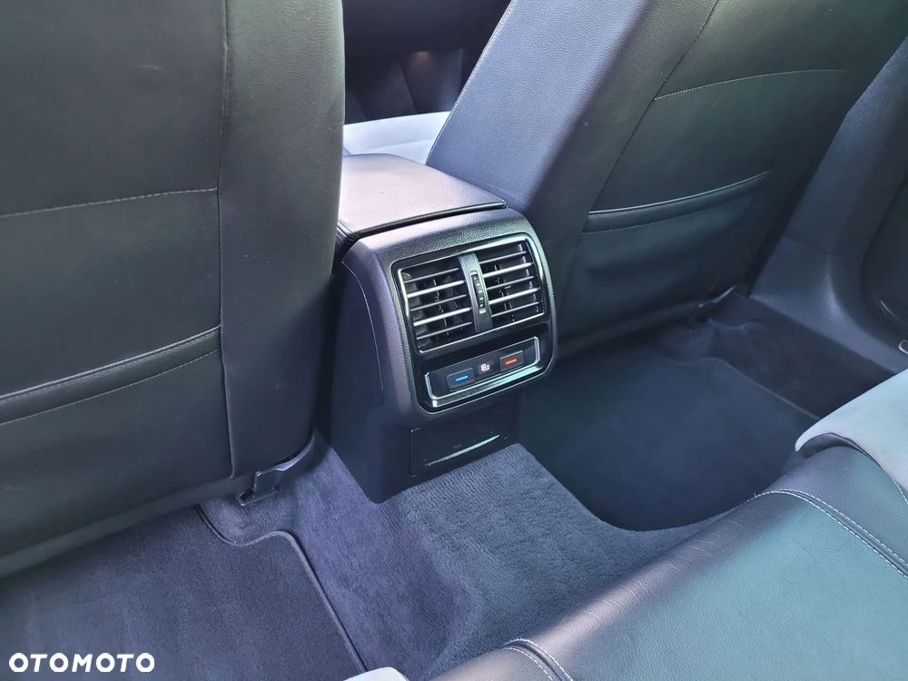 Volkswagen Passat - 32