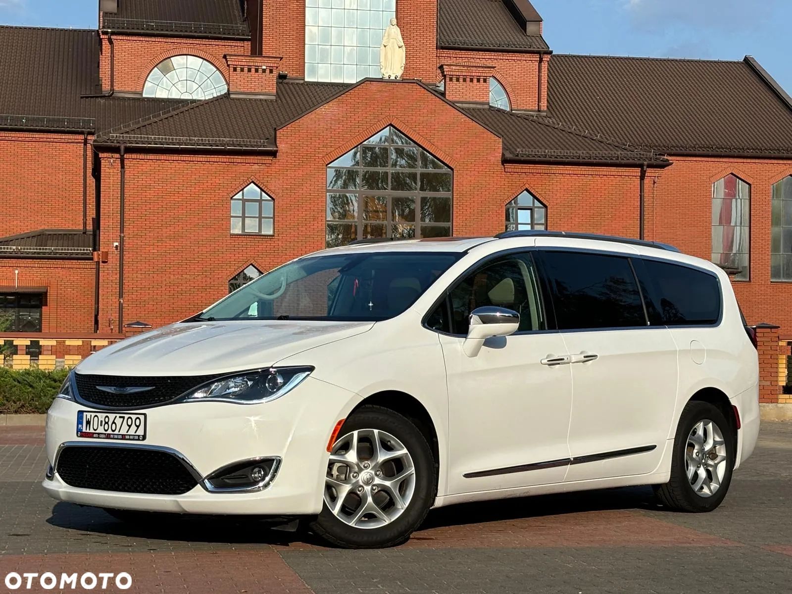 Chrysler Pacifica - 1