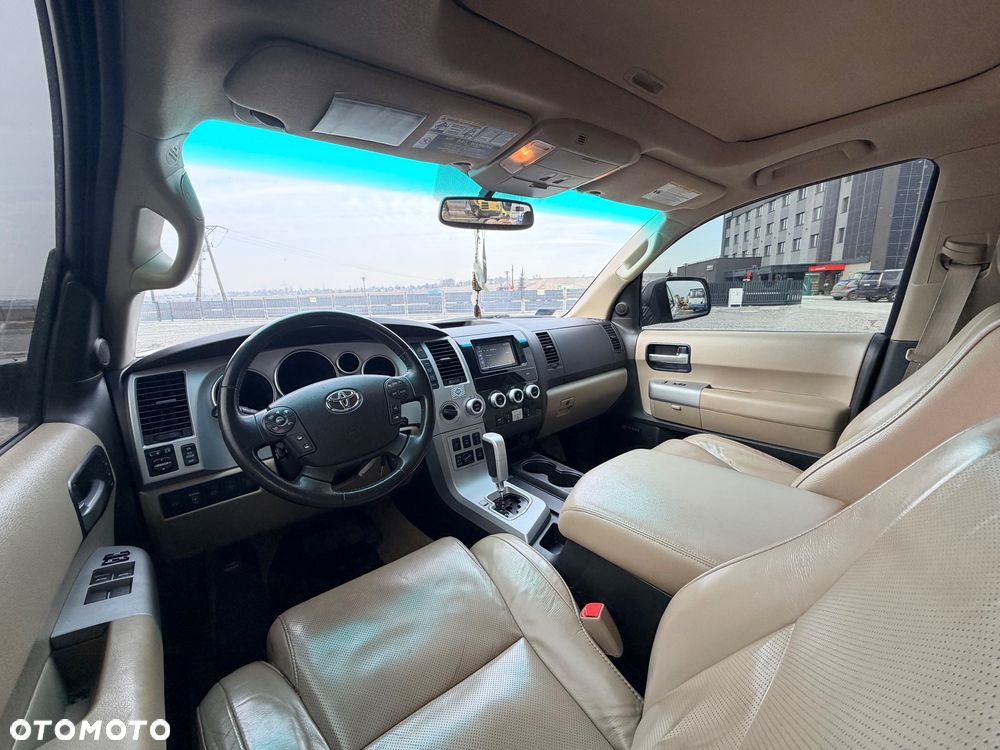 Toyota Sequoia - 15