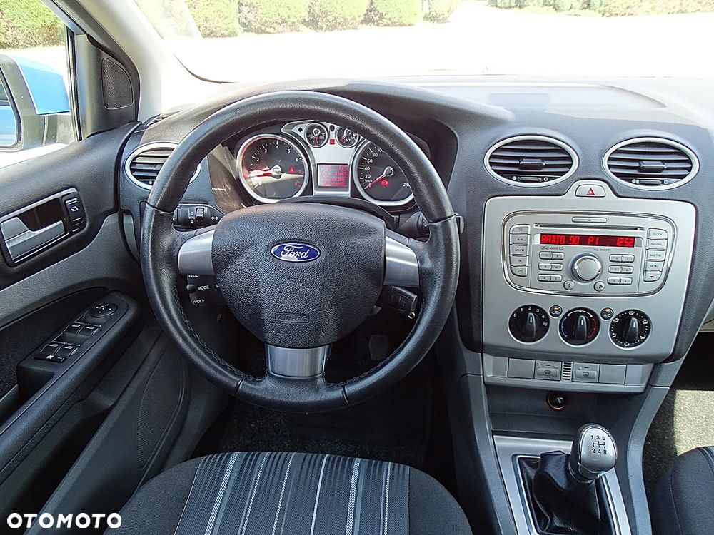 Ford Focus 1.6 16V Ghia - 7