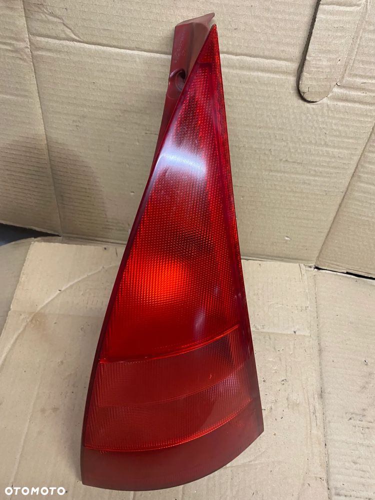 LAMPA TYLNA PRAWA CITROEN C3 I 2556 - 3