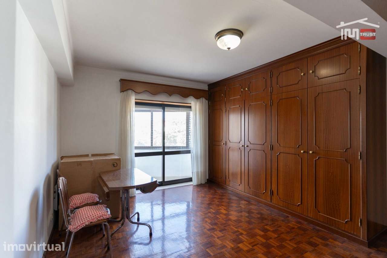 Apartamento T3 na Av. Beato Nuno - Grande imagem: 3/22
