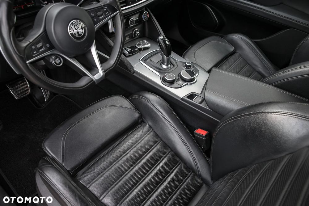 Alfa Romeo Stelvio 2.0 Turbo 16V AT8-Q4 Super - 18