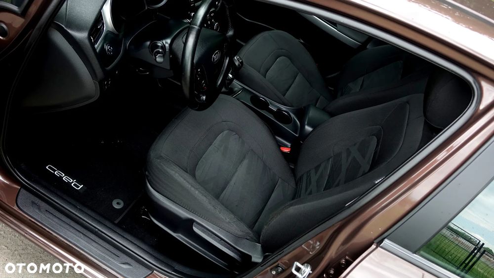 Kia Ceed - 4