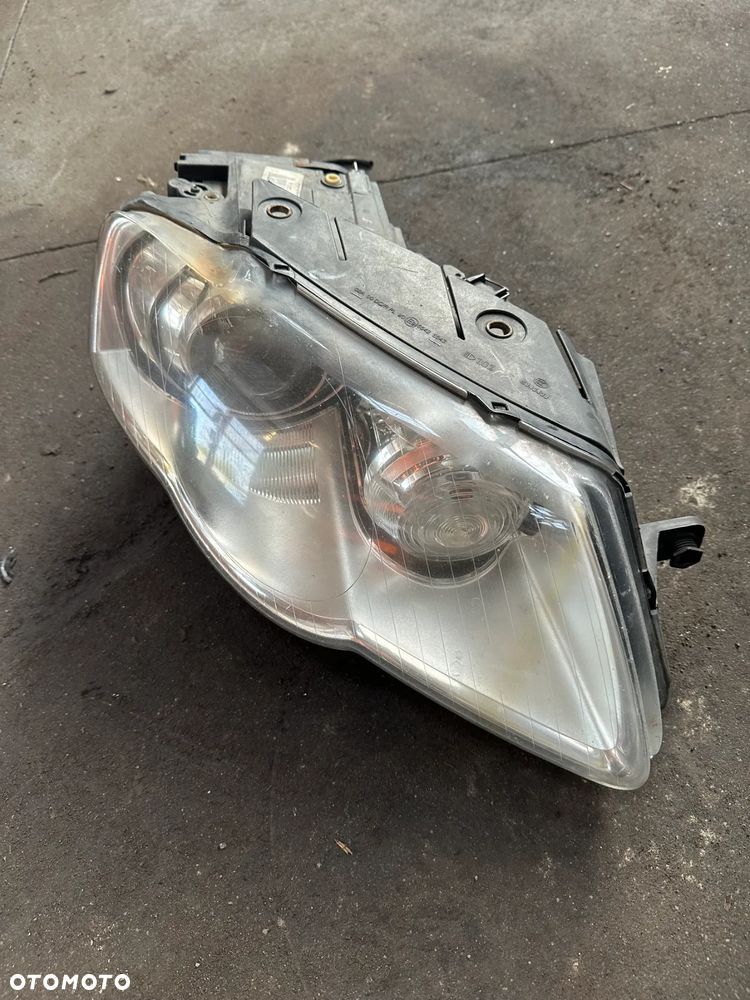 VW PASSAT B6 LAMPA PRAWA PRZEDNIA BI XENON VALEO EUROPA