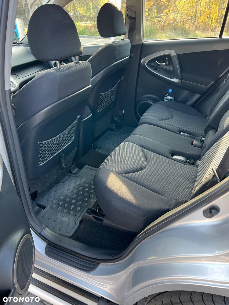 Toyota RAV4 - 10