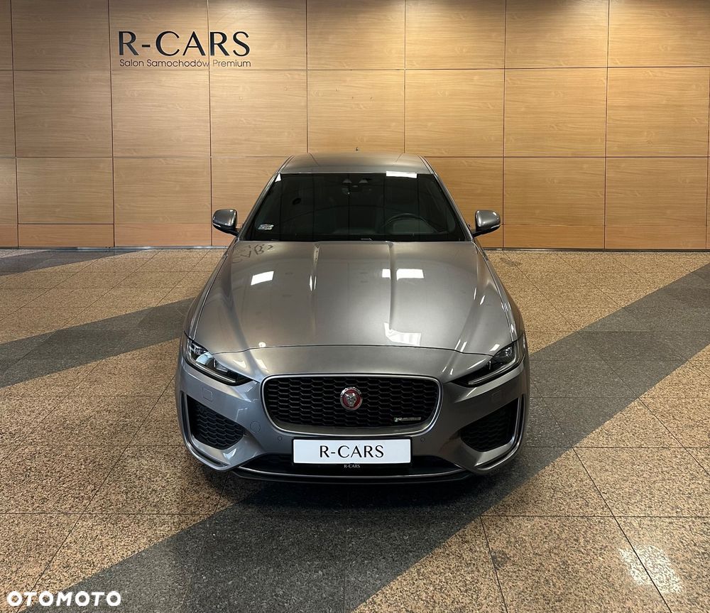 Jaguar XE 2.0 D180 R-Dynamic SE - 3