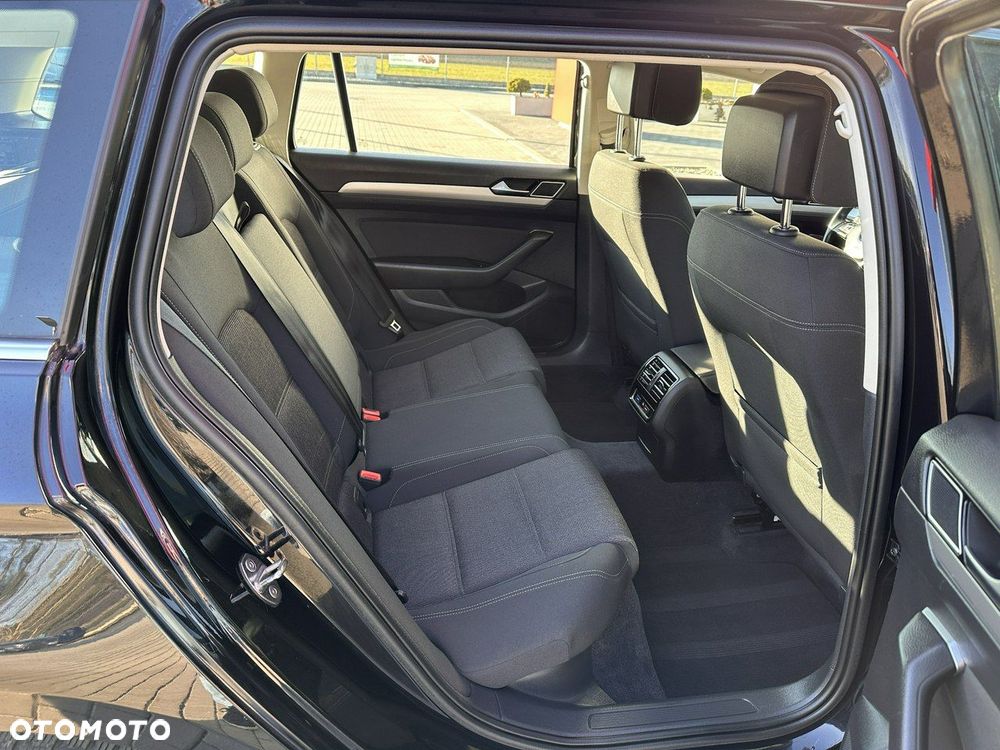 Volkswagen Passat Variant 2.0 TDI SCR DSG - 14