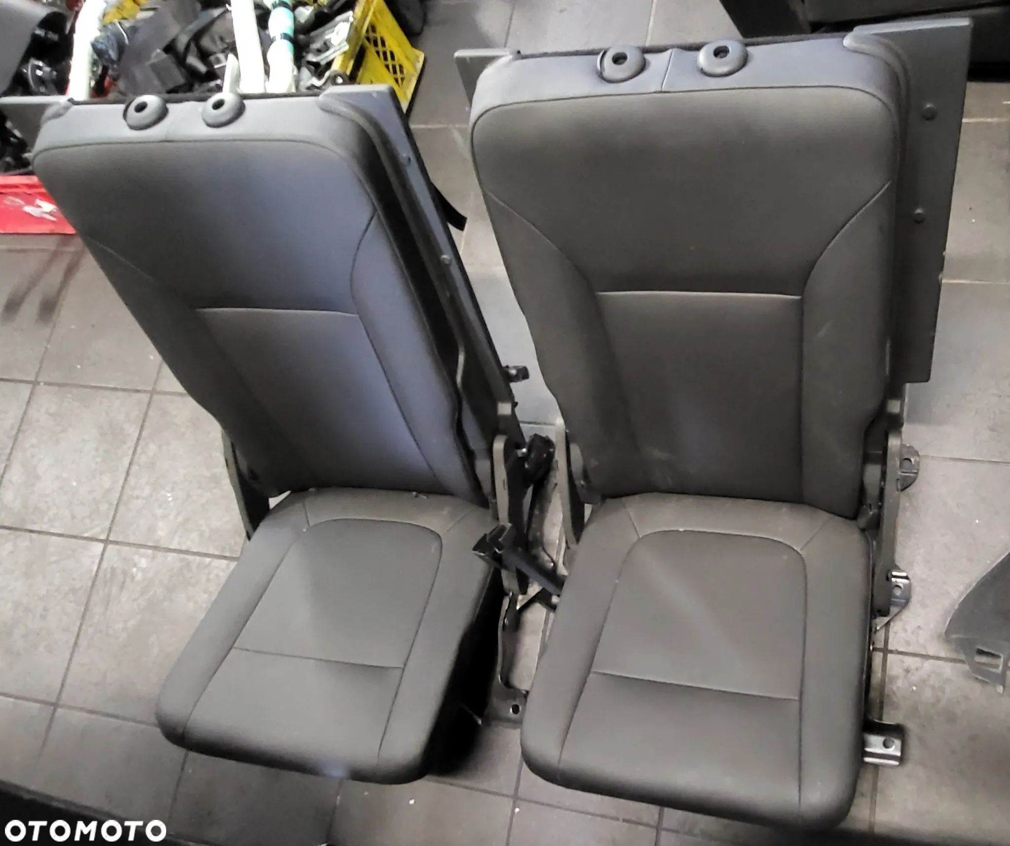 OPEL ZAFIRA C 14r FOTEL LEWY TYŁ III RZĄD - 1