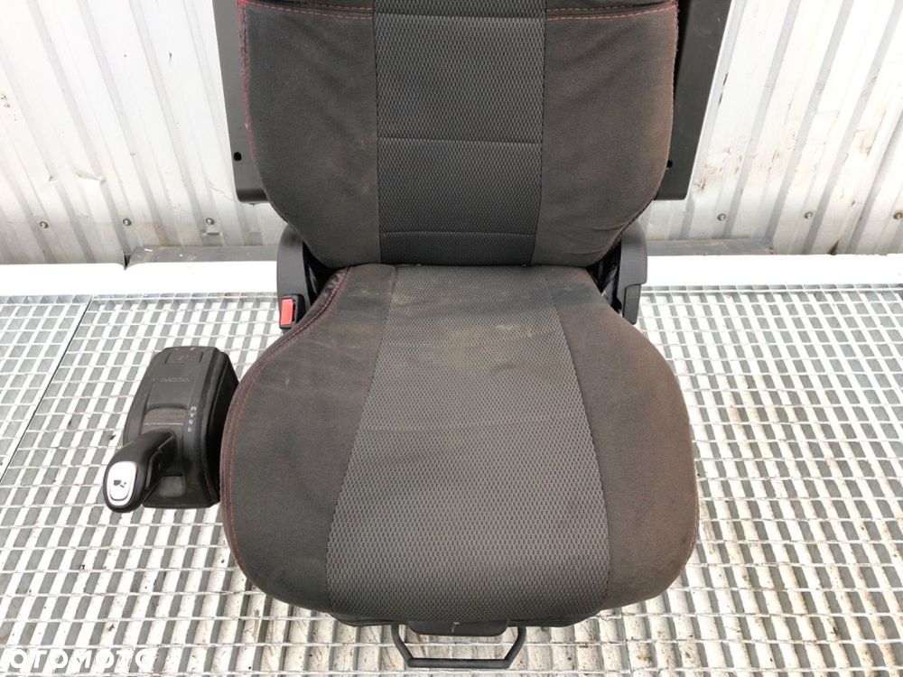 FOTEL LEWY PRZÓD  VOLVO FH II 2012 - 2022 500 368 kW [500 KM] 10x4/6 2017 - 2