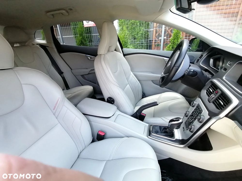 Volvo V40 Cross Country T3 Drive-E Ocean Race - 8