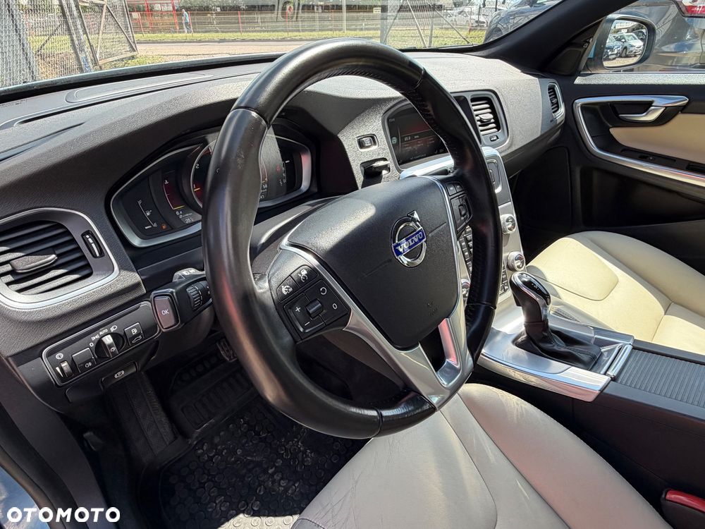 Volvo V60 D4 Drive-E Momentum - 24