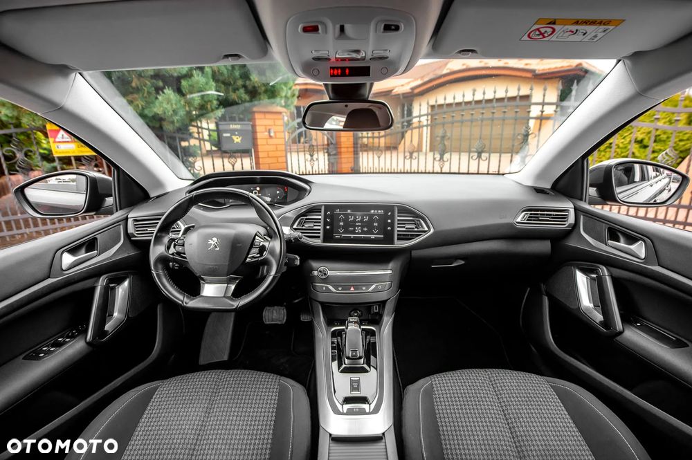 Peugeot 308 BlueHDi 130 EAT8 Allure - 23