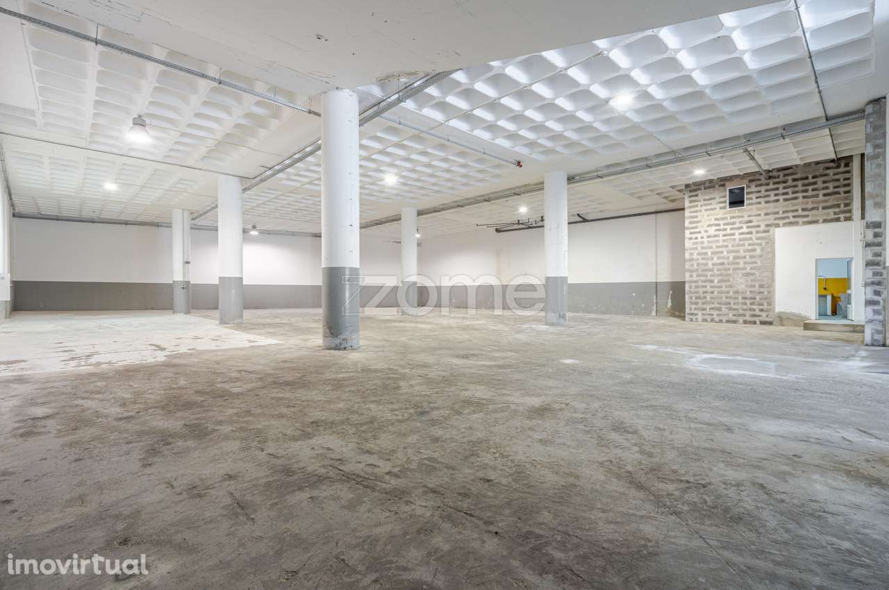 Armazém Venda 782 m² com Parque Privativo – Caniço (Eiras) Venda. - Grande imagem: 4/25