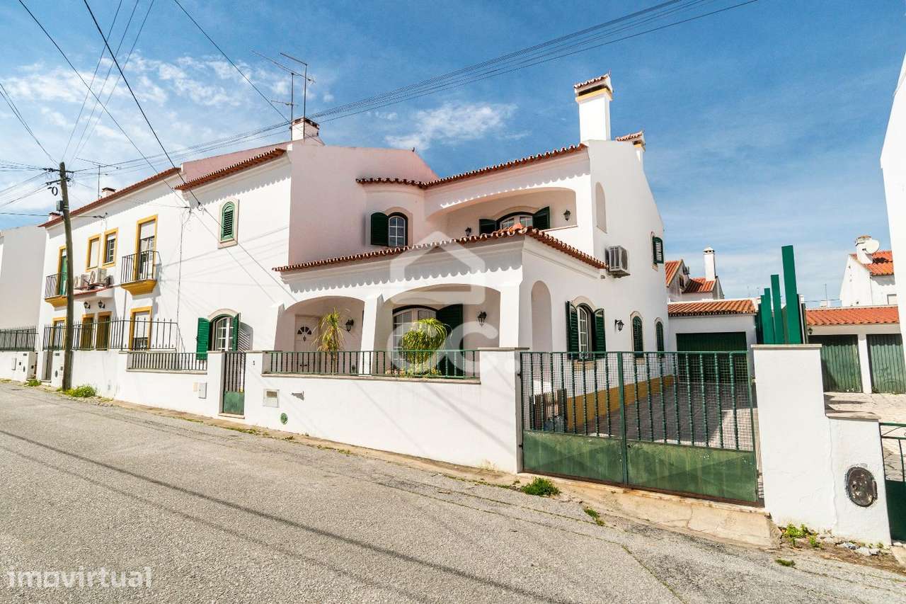 Moradia Unifamiliar T4 c/ Garagem, Quintal e Terraço no Bairro da Casi - Grande imagem: 2/43