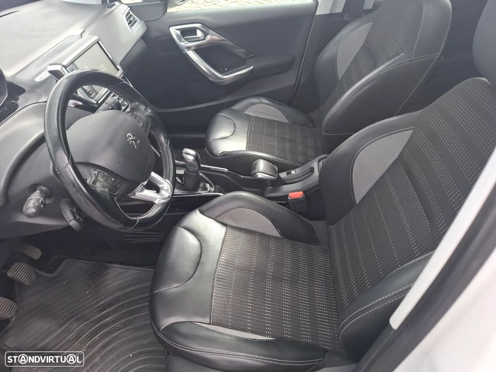 Peugeot 2008 1.2 PureTech Allure - 13
