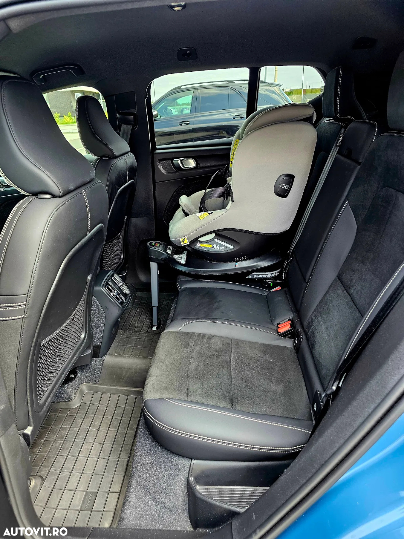 Volvo XC 40 B4 AT8 AWD Mild Hybrid R-Design - 26