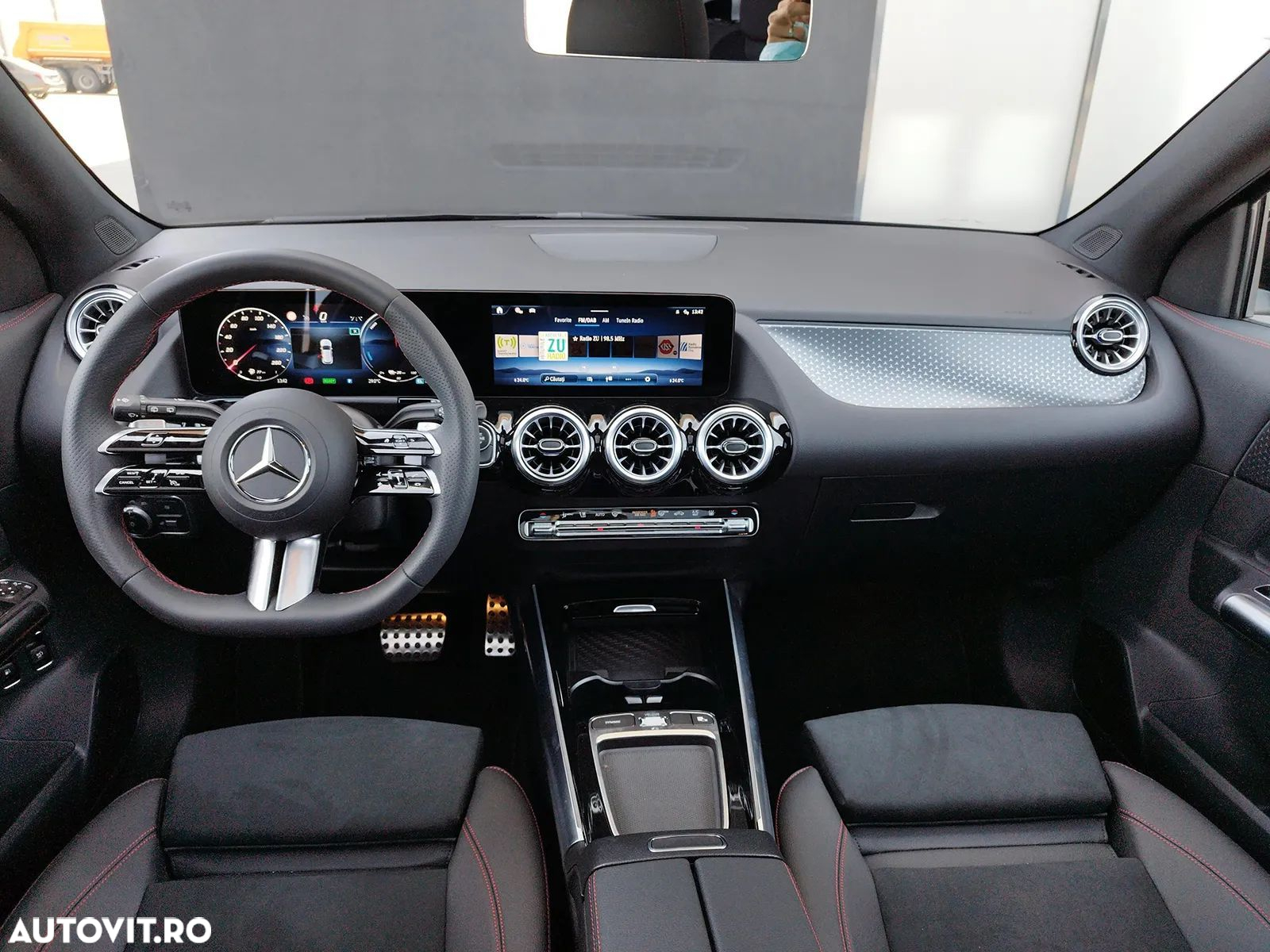 Mercedes-Benz GLA - 12