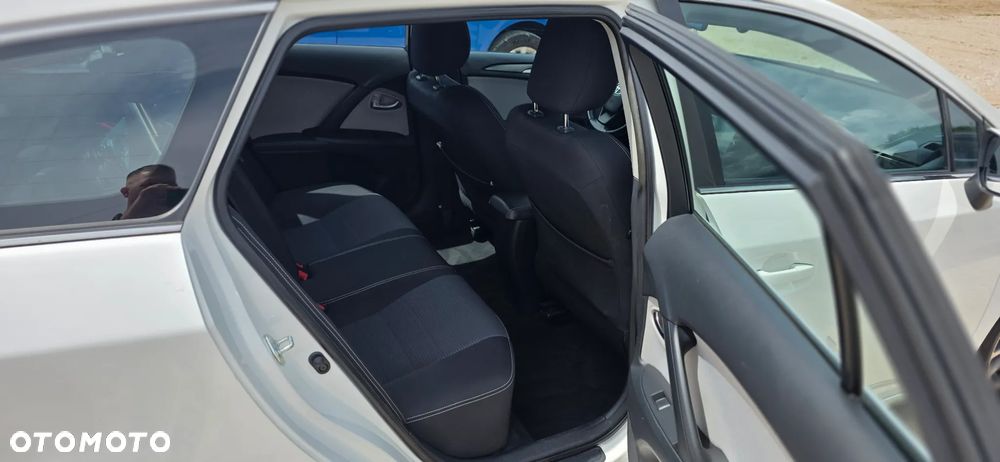 Toyota Avensis 2.0 Premium MS - 12