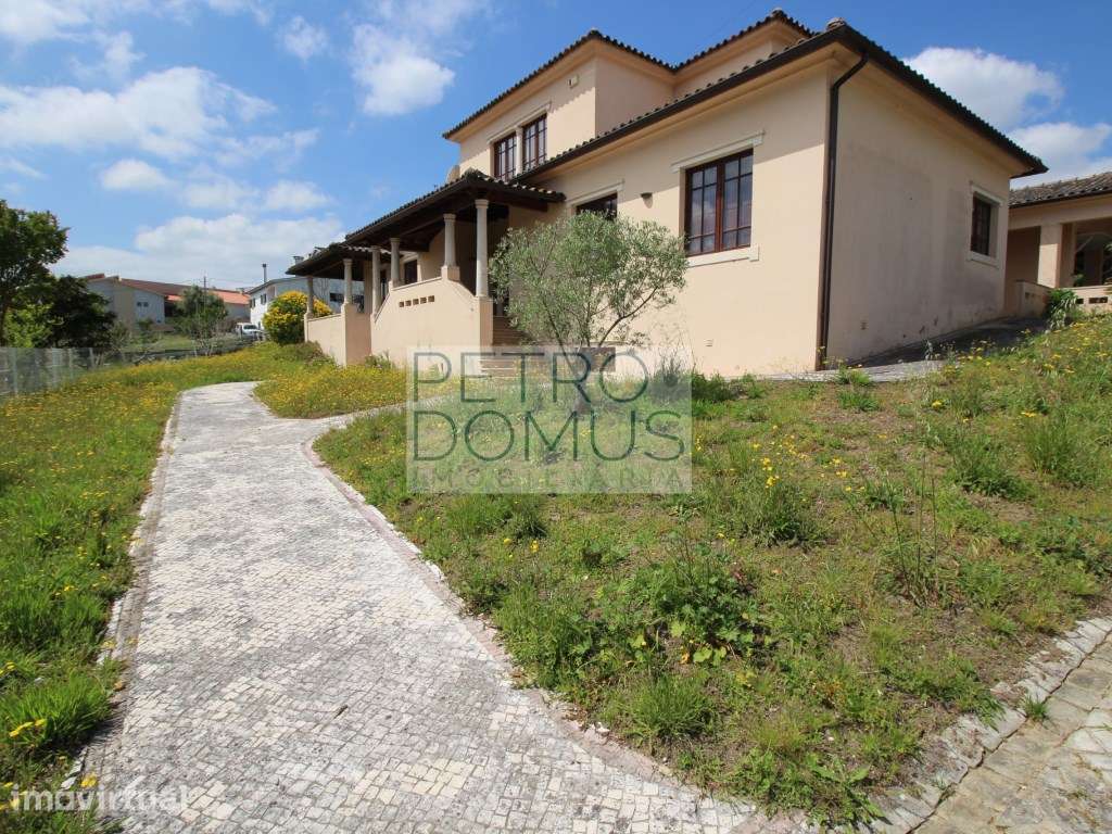 MORADIA UNIFAMILIAR EM LOTE DE 1760 m2, LEIRIA - Grande imagem: 2/40