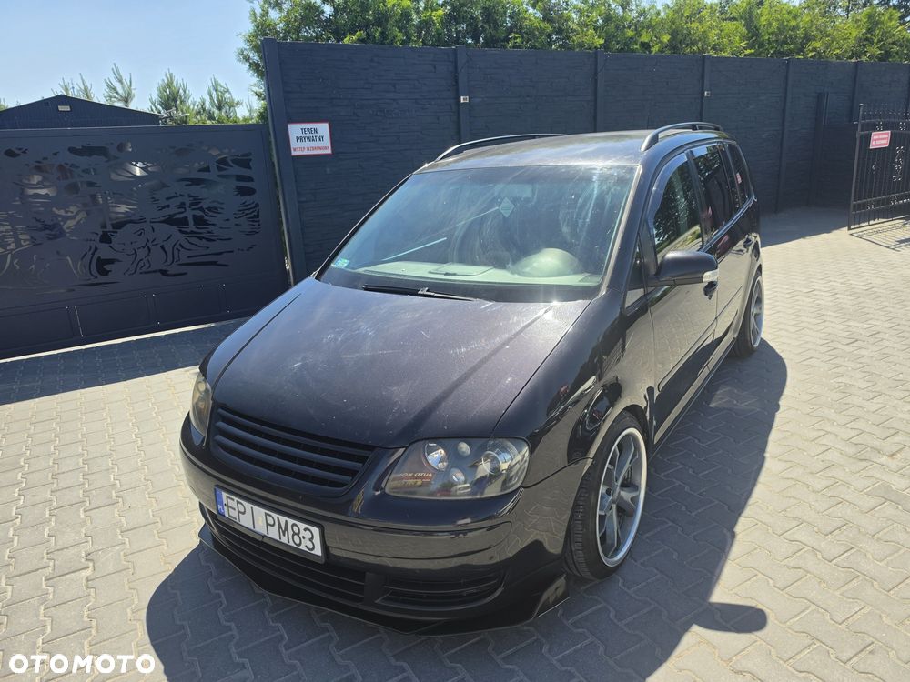 Volkswagen Touran - 1
