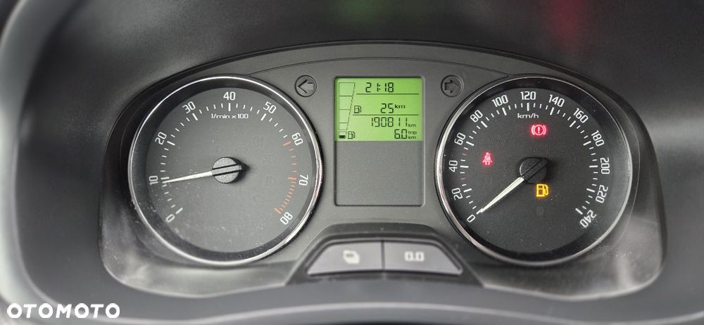 Skoda Fabia 1.2 HTP Ambiente - 32