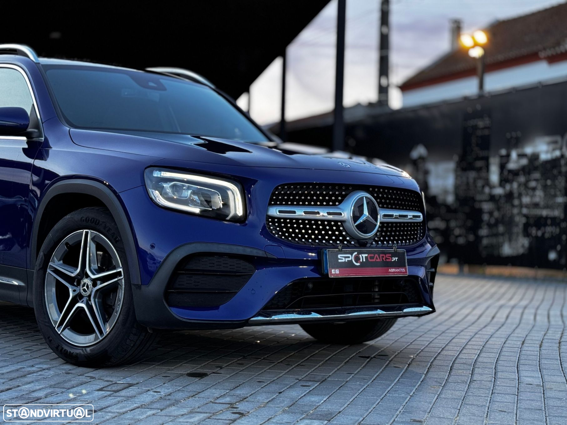 Mercedes-Benz GLB 200 d AMG Line - 2