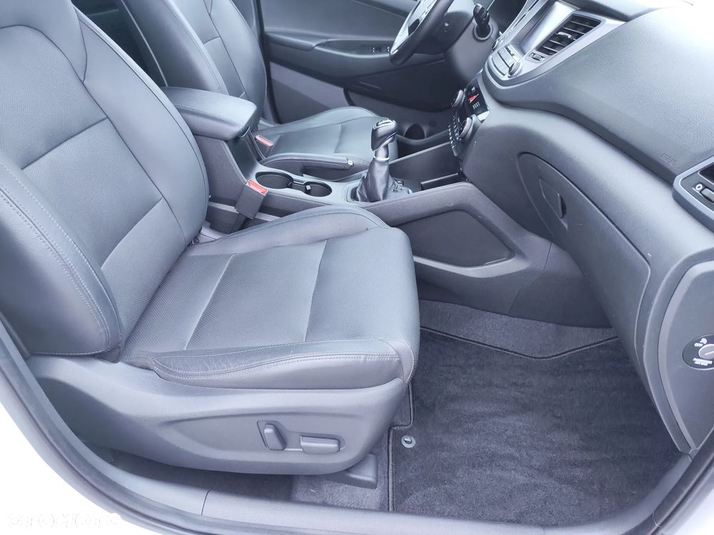 Hyundai Tucson 1.7 CRDI BlueDrive Style 2WD - 22