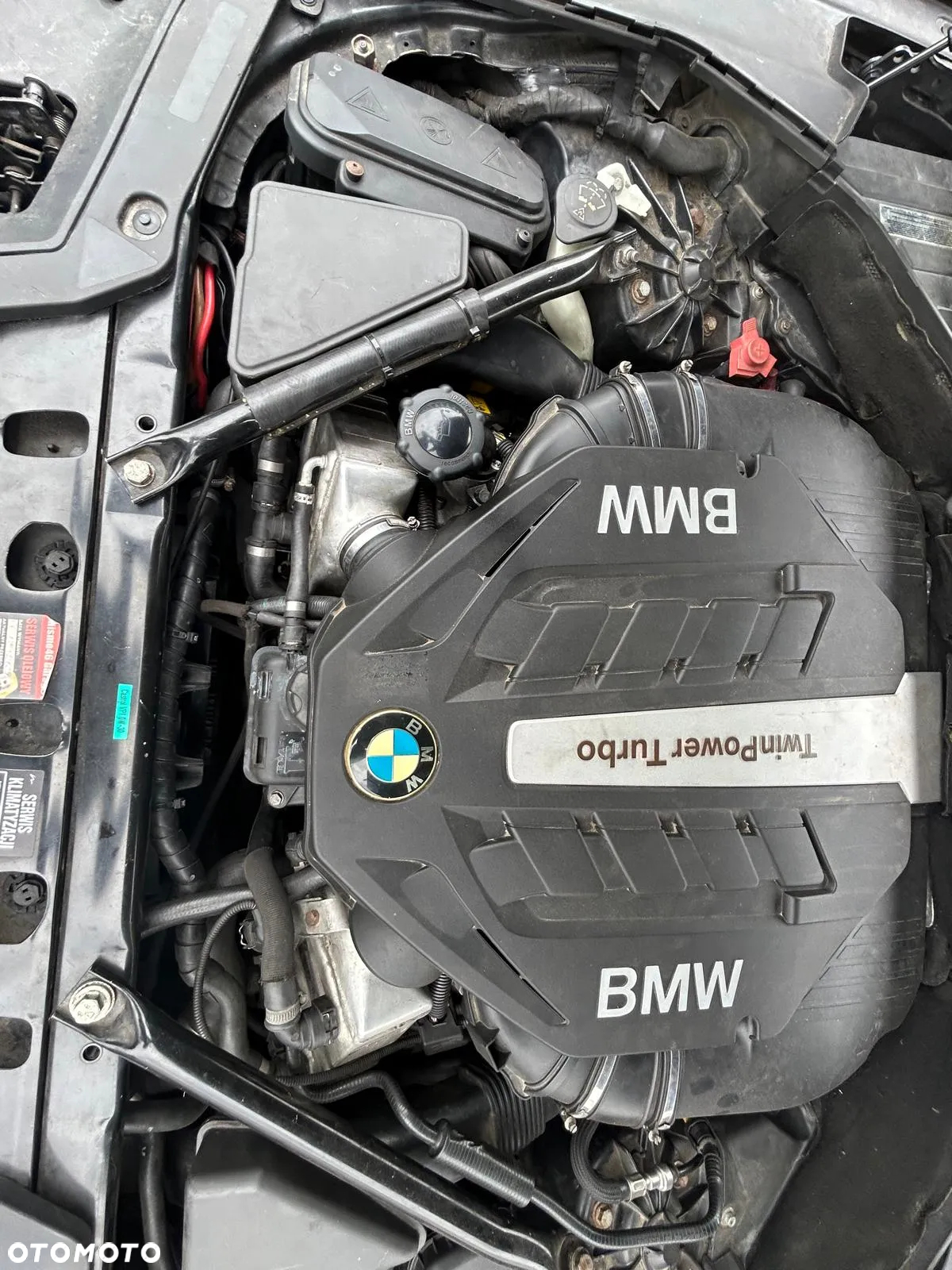 BMW Seria 5 550i - 12