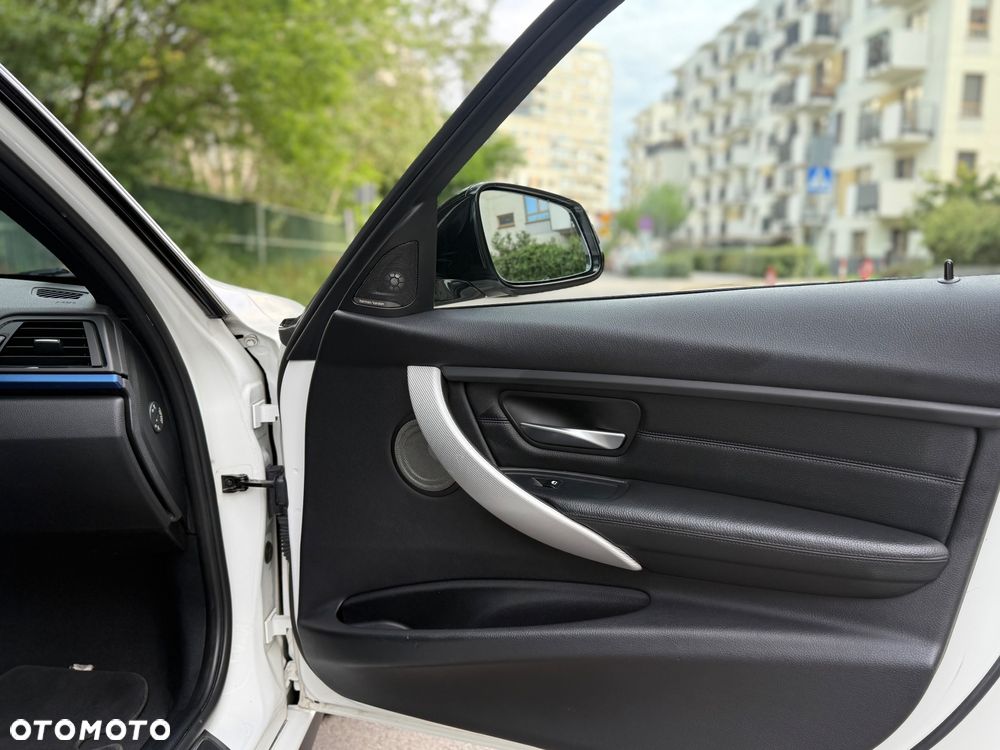BMW Seria 3 328i xDrive - 17