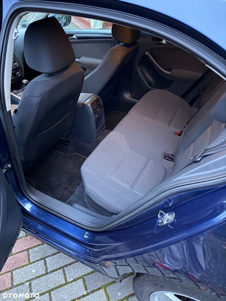 Volkswagen Jetta - 17