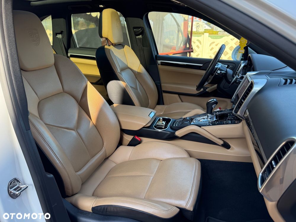 Porsche Cayenne Platinum Edition - 16