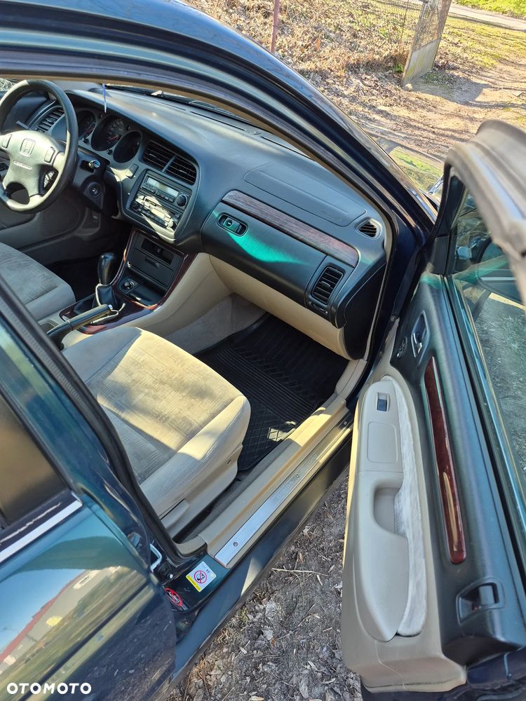 Honda Accord 1.8i LS - 11