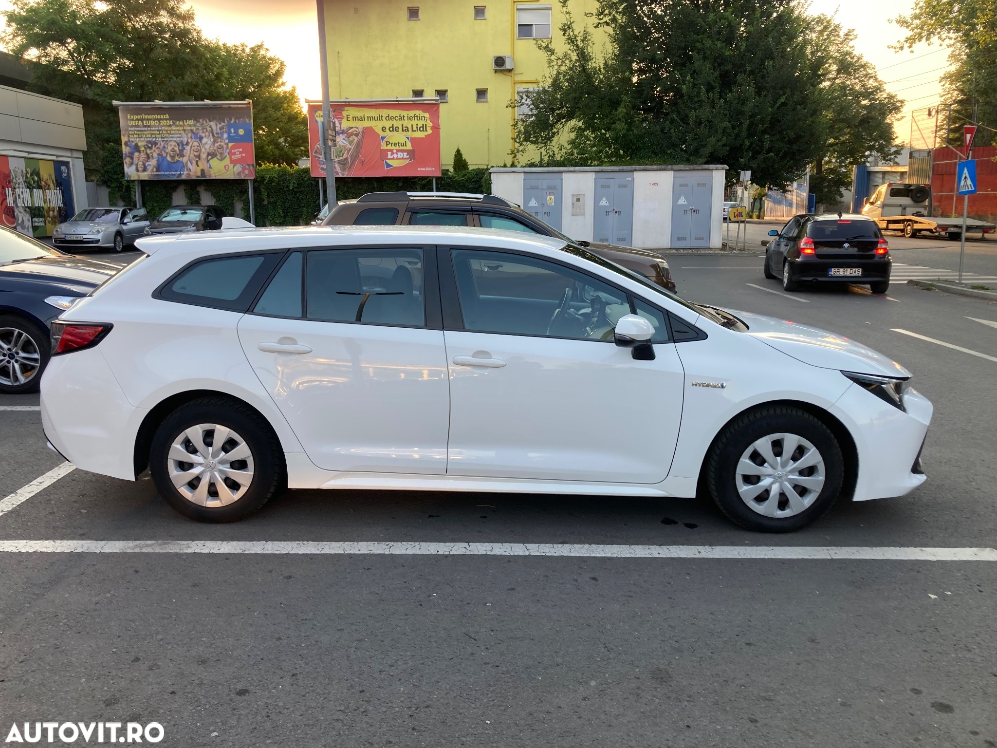 Toyota Corolla 1.8 HSD Business - 2
