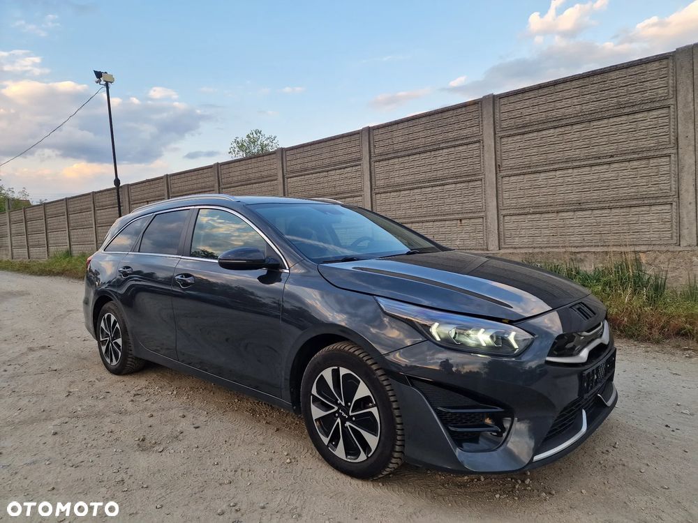 Kia Ceed - 32