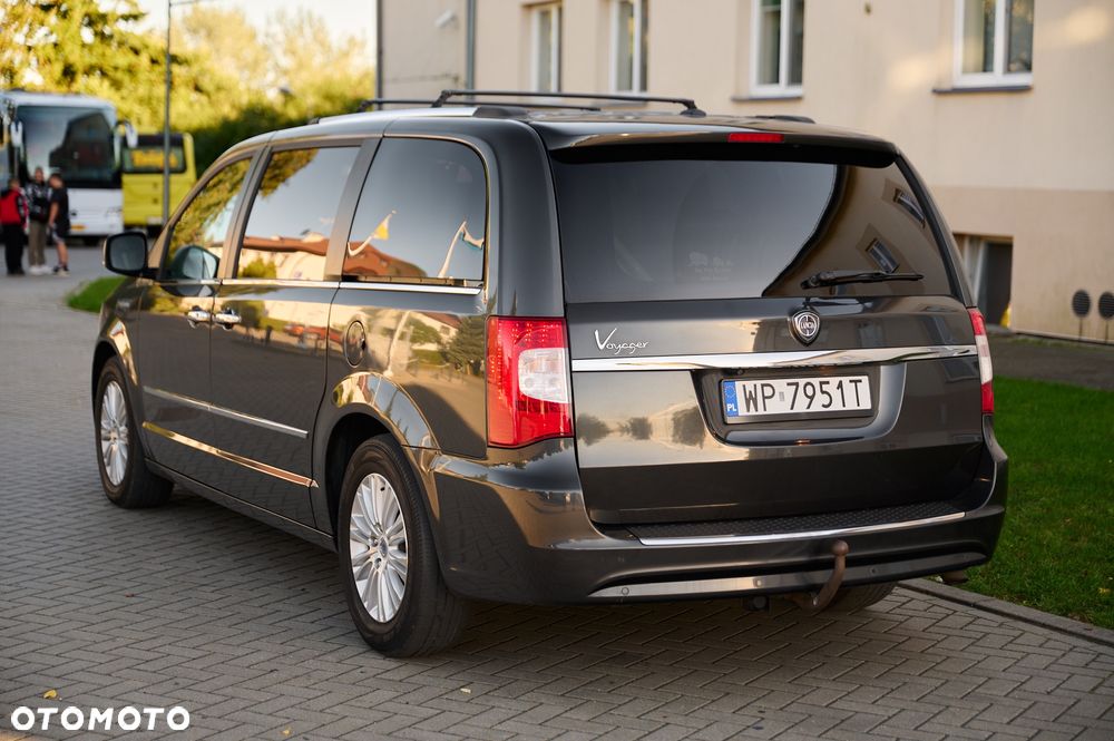 Lancia Voyager - 8
