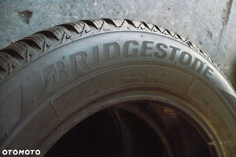 BRIDGESTONE Blizzak LM001 215/60R16 7,9mm 2022 - 3